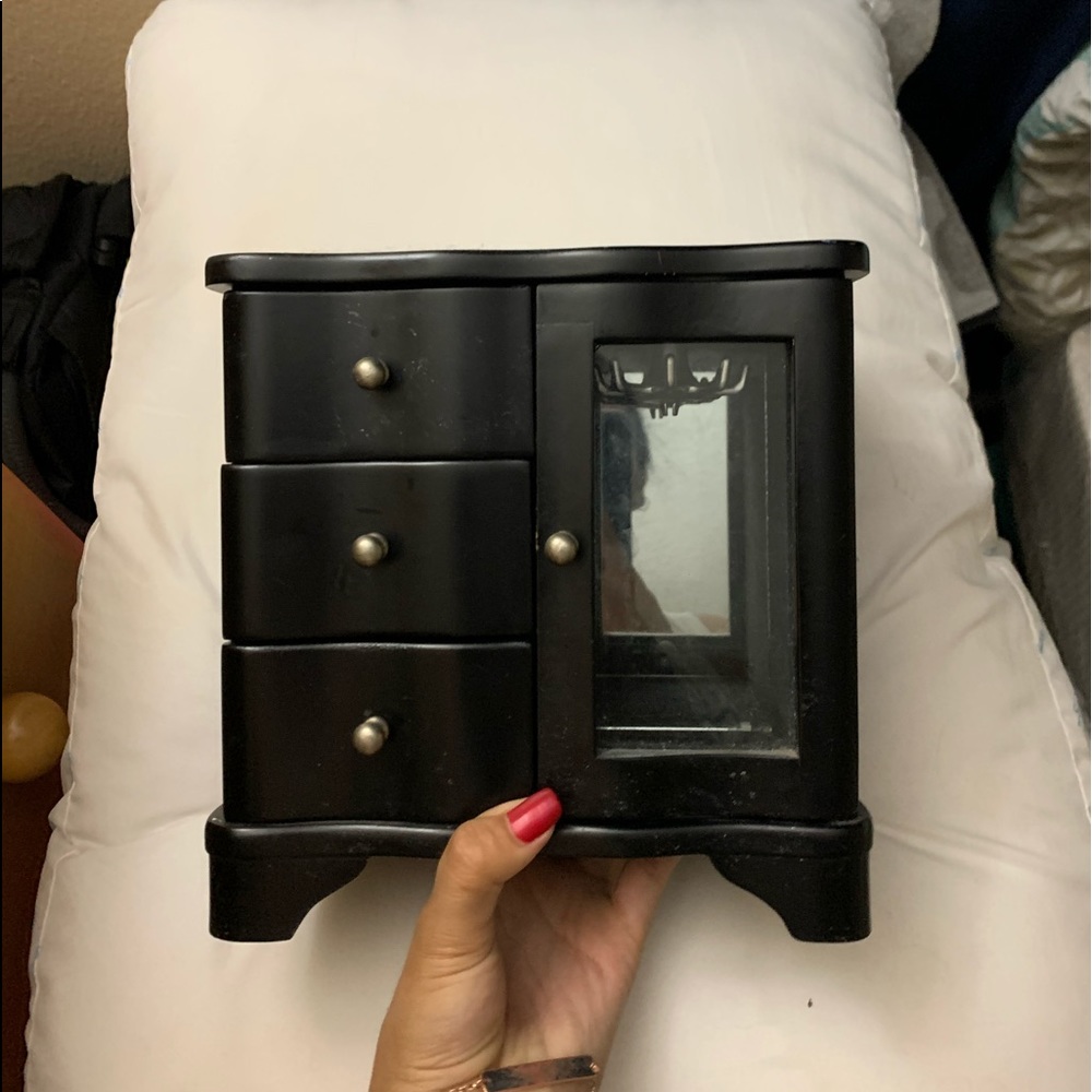 Jewelry box